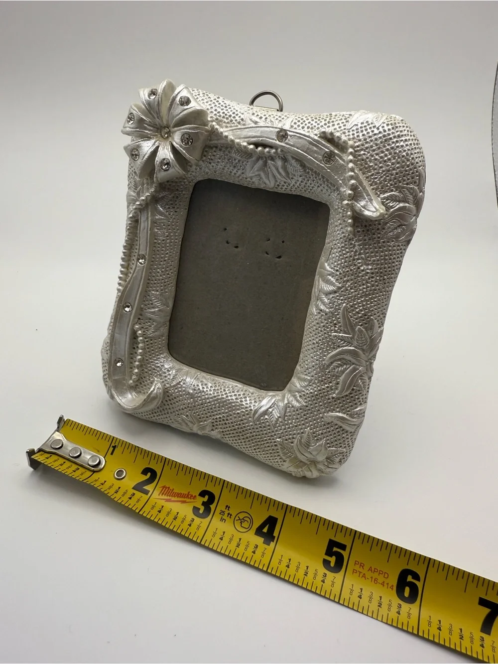 Vintage Decorative Floral Photo Frame with a pearl like finish, small 5,5x4,5